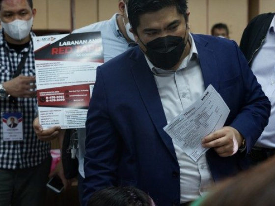 ARTA chief abides by suspension order