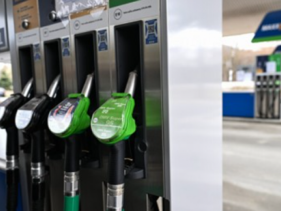 Oil prices surge as US announces Iranian port blockade